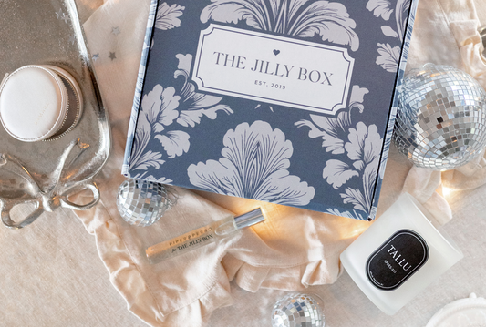 TALLU’s Après-Ski Candle Featured in 2024 Holiday Jilly Box!